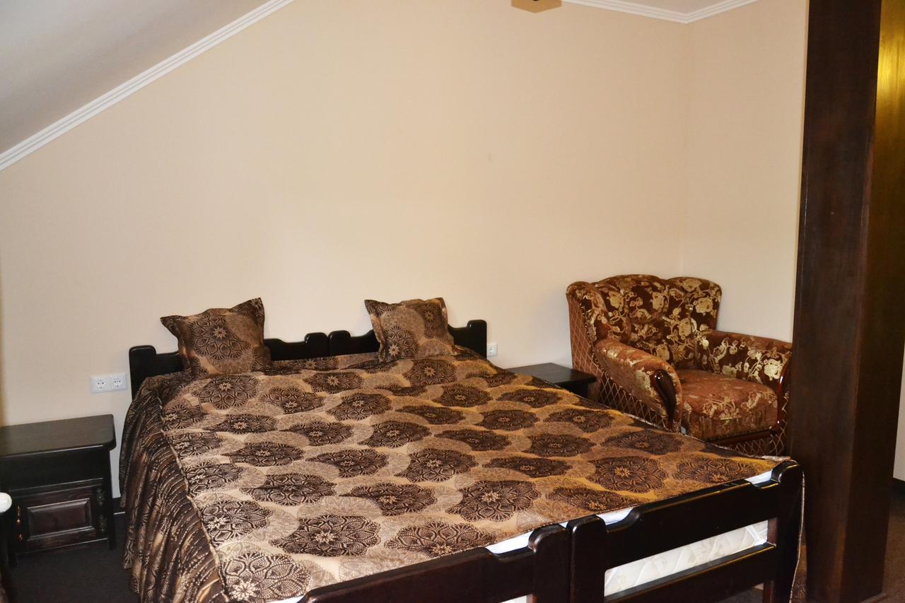 Golden Palace Dubove Bagian luar foto