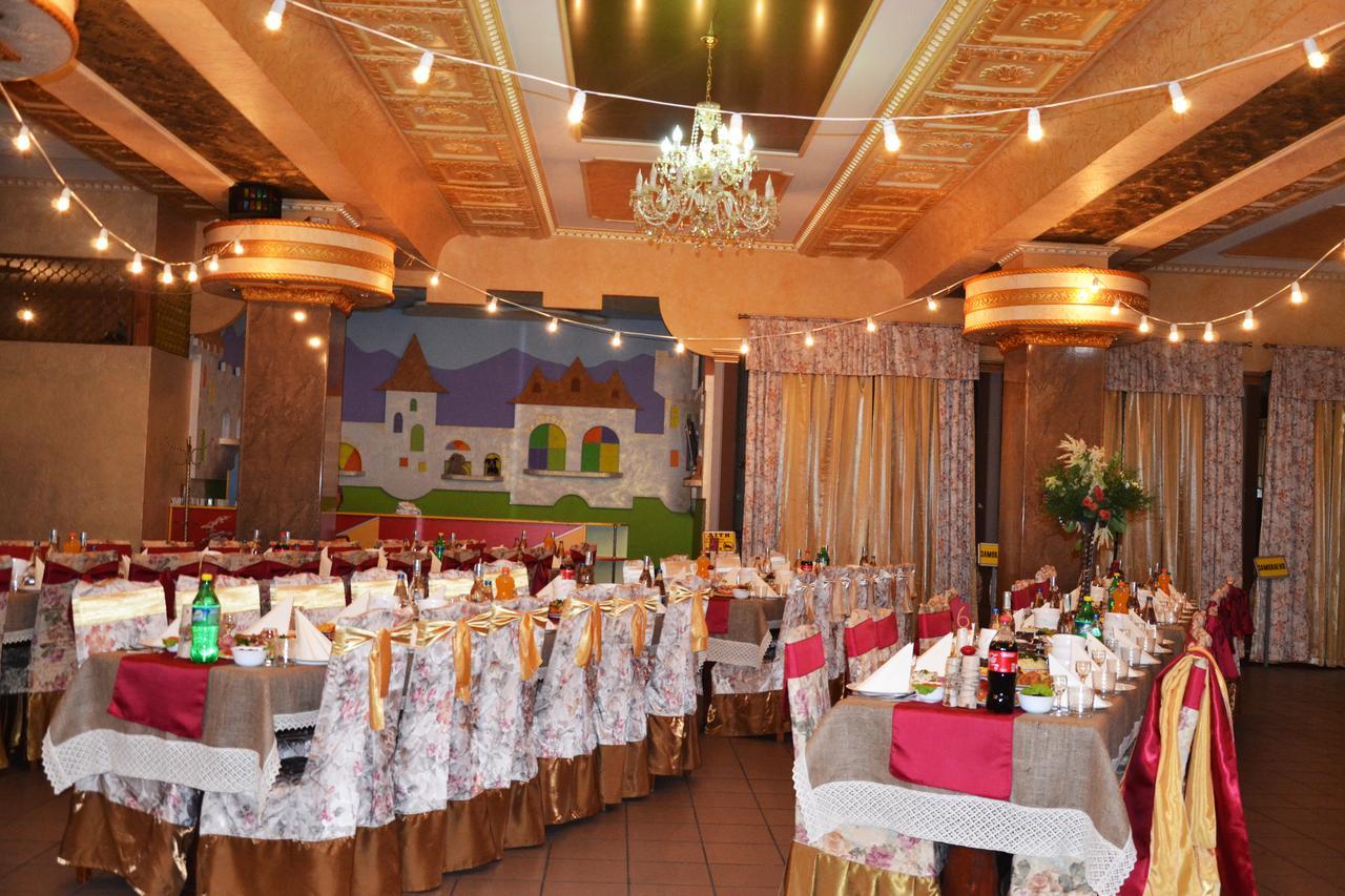 Golden Palace Dubove Bagian luar foto