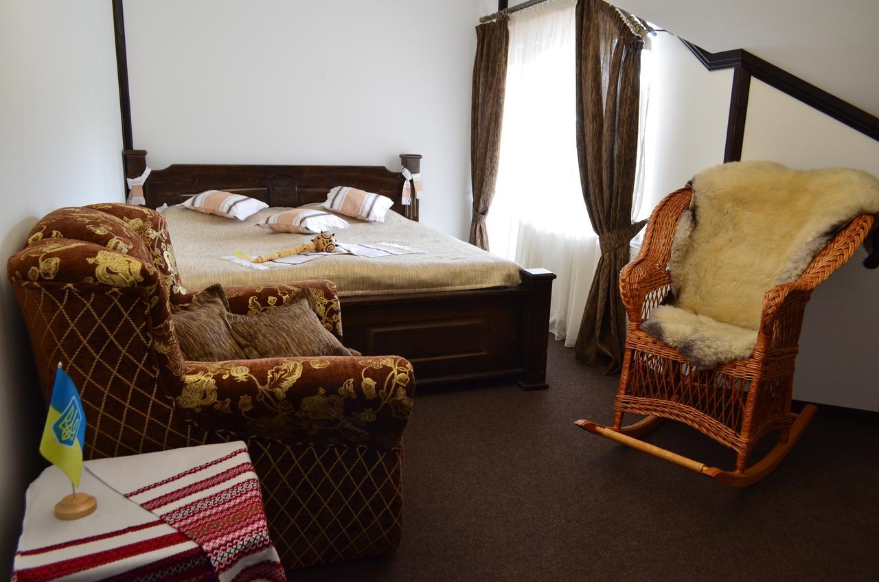 Golden Palace Dubove Bagian luar foto