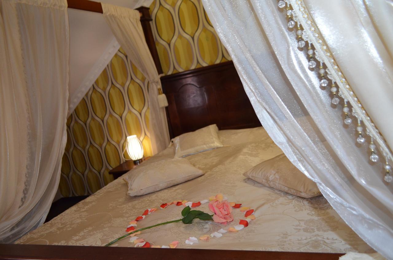 Golden Palace Dubove Bagian luar foto